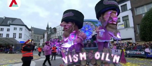 Ugly face of #Antisemitism shows it's face in #Aalst #Belgium, as depiction of orthodox Jews standing on sacks of money, paraded through the town - Sputnik International