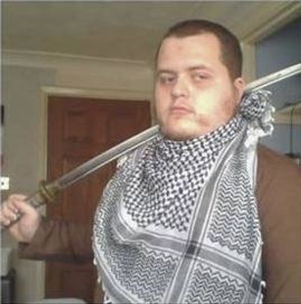 Lewis Ludlow posing with a sword and an Arab keffiyeh Lewis Ludlow posing with a sword and an Arab keffiyeh - Sputnik International