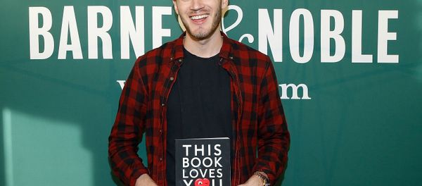 PewDiePie signs copies of his new book This Book Loves You at Barnes & Noble Union Square on October 29, 2015 in New York City PewDiePie signs copies of his new book This Book Loves You at Barnes & Noble Union Square on October 29, 2015 in New York City - Sputnik International