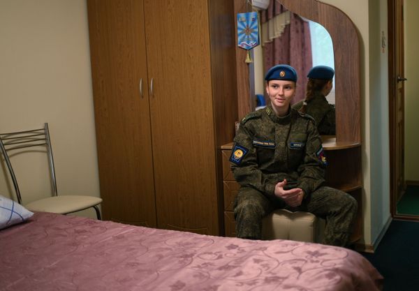 Aviation Cadet of Krasnodar Aviation High Military School Sits at the Residence Hall - Sputnik International