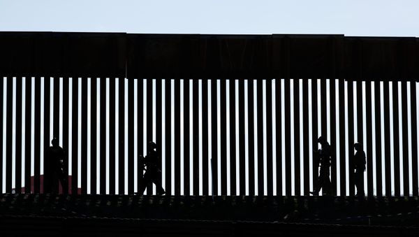 Border Patrol agents patrol the San Ysidro border crossing after the border between Mexico and the U.S. was closed in the San Ysidro neighborhood of San Diego, California, U.S. November 25, 2018 - Sputnik International