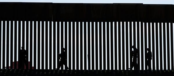 Border Patrol agents patrol the San Ysidro border crossing after the border between Mexico and the U.S. was closed in the San Ysidro neighborhood of San Diego, California, U.S. November 25, 2018 - Sputnik International