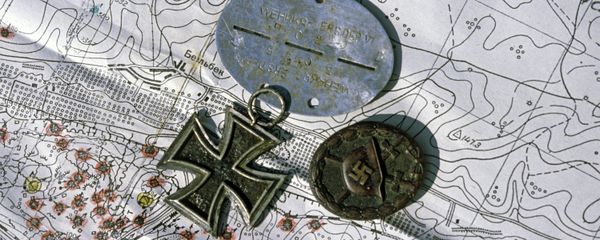 Nazi medals laid over map. - Sputnik International