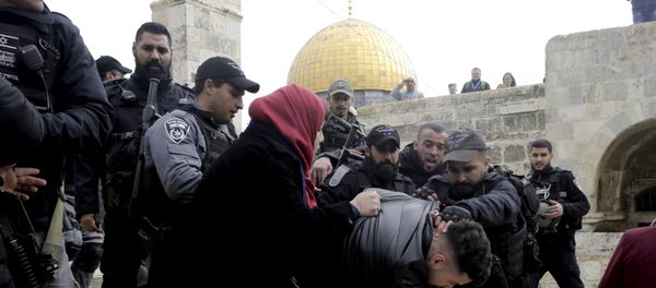 Israeli police arrests a Palestinian in front of the Dome of the Rock mosque in Jerusalem, Monday, Feb. 18, 2019 Israeli police arrests a Palestinian in front of the Dome of the Rock mosque in Jerusalem, Monday, Feb. 18, 2019 - Sputnik International