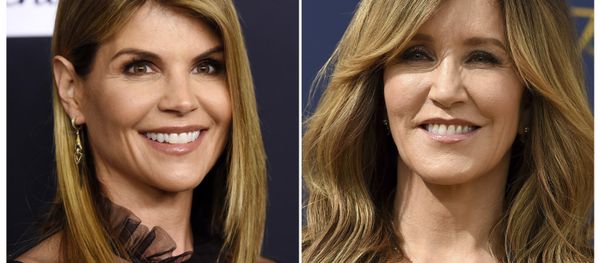 This combination photo shows actress Lori Loughlin at the Women's Cancer Research Fund's An Unforgettable Evening event in Beverly Hills, Calif., on Feb. 27, 2018 left, and actress Felicity Huffman at the 70th Primetime Emmy Awards in Los Angeles on Sept. 17, 2018 This combination photo shows actress Lori Loughlin at the Women's Cancer Research Fund's An Unforgettable Evening event in Beverly Hills, Calif., on Feb. 27, 2018 left, and actress Felicity Huffman at the 70th Primetime Emmy Awards in Los Angeles on Sept. 17, 2018 - Sputnik International