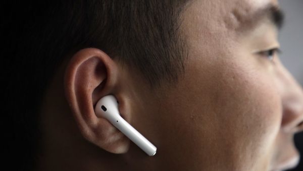 The new Apple AirPods are demonstrated during an event to announce new products on Wednesday, Sept. 7, 2016, in San Francisco. (AP Photo/Marcio Jose Sanchez) - Sputnik International