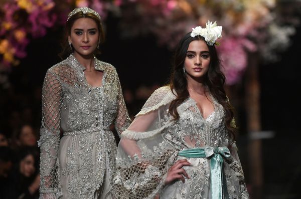 Models Present Creation by Pakistani Designer Sana Safinaz During the Fashion Pakistan Week Models Present Creation by Pakistani Designer Sana Safinaz During the Fashion Pakistan Week - Sputnik International