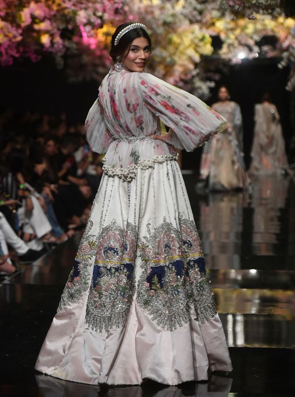 Models Present Creation by Pakistani Designer Sana Safinaz During the Fashion Pakistan Week Models Present Creation by Pakistani Designer Sana Safinaz During the Fashion Pakistan Week - Sputnik International