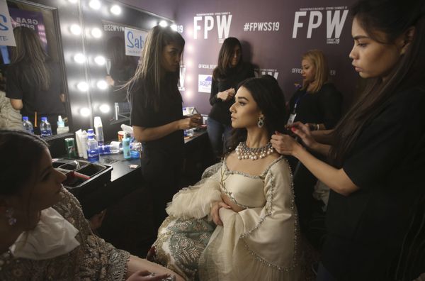 Model Prepares for a Show During Fashion Pakistan Week Model Prepares for a Show During Fashion Pakistan Week - Sputnik International