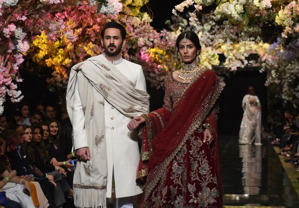 Models Present Creation by Pakistani Designer Sana Safinaz During Fashion Pakistan Week Models Present Creation by Pakistani Designer Sana Safinaz During Fashion Pakistan Week - Sputnik International