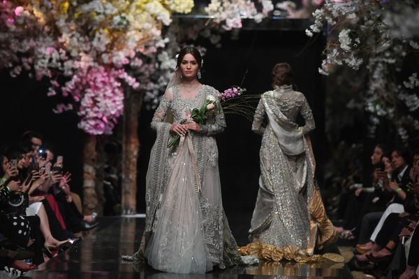 Models Present Creation by Pakistani Designer Sana Safinaz During Fashion Pakistan Week Models Present Creation by Pakistani Designer Sana Safinaz During Fashion Pakistan Week - Sputnik International