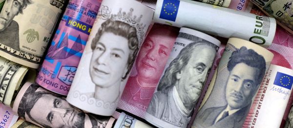 Euro, Hong Kong dollar, U.S. dollar, Japanese yen, pound and Chinese 100 yuan banknotes are seen in this picture illustration, January 21, 2016. Euro, Hong Kong dollar, U.S. dollar, Japanese yen, pound and Chinese 100 yuan banknotes are seen in this picture illustration, January 21, 2016. - Sputnik International