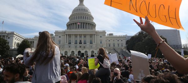 High school students demonstrate outside the U.S. Capitol building over gun violence and school shootings in Washington - Sputnik International