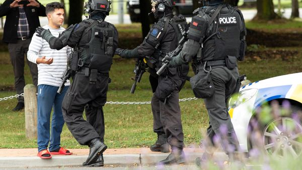AOS (Armed Offenders Squad) push back members of the public following a shooting at the Masjid Al Noor mosque in Christchurch AOS (Armed Offenders Squad) push back members of the public following a shooting at the Masjid Al Noor mosque in Christchurch - Sputnik International