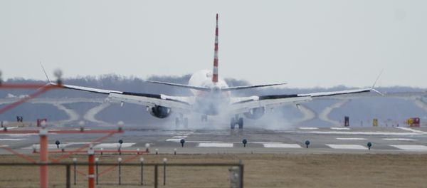An American Airlines Boeing 737 MAX 8 flight from Los Angeles lands at Reagan National Airport shortly after an announcement was made by the FAA that the planes were being grounded by the United States over safety issues in Washington, U.S. March 13, 2019 - Sputnik International