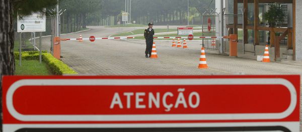 A security guard stands beside the entrance of the nuclear facility, FCN, Fabrica de Combustible Nuclear in Resende, about 100 kilometers (60 miles) northwest of Rio de Janeiro, Brazil, on Tuesday, Oct. 19, 2004 A security guard stands beside the entrance of the nuclear facility, FCN, Fabrica de Combustible Nuclear in Resende, about 100 kilometers (60 miles) northwest of Rio de Janeiro, Brazil, on Tuesday, Oct. 19, 2004 - Sputnik International