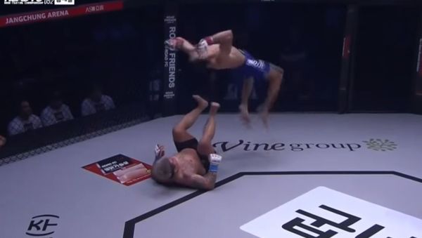 Brazilian Fighter Michel Pereira Moonsaults - Sputnik International
