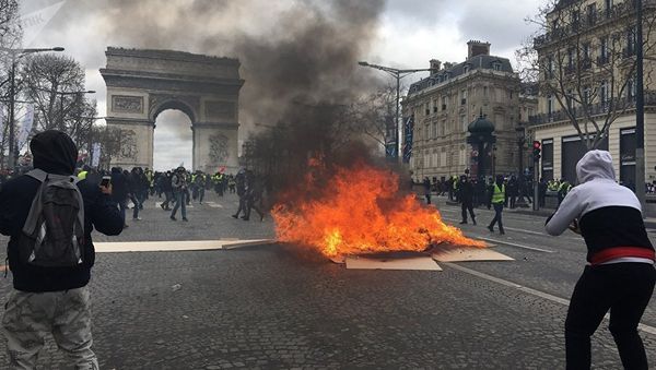 Yellow Vests protest in Paris 16 March - Sputnik International