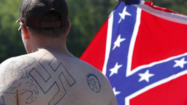 supporters of the US Confederate flag, expecting the Ku Klux Klan to show up, participate in a rally in Georgia - Sputnik International