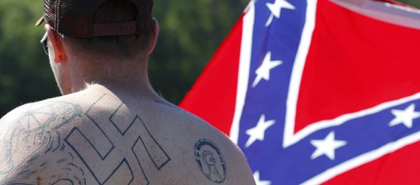 supporters of the US Confederate flag, expecting the Ku Klux Klan to show up, participate in a rally in Georgia - Sputnik International