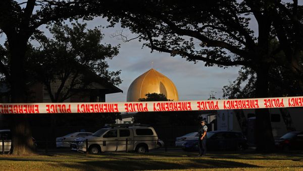 A police officer stands guard in front of the Masjid Al Noor mosque in Christchurch, New Zealand, Sunday, March 17, 2019, where one of two mass shootings occurred - Sputnik International