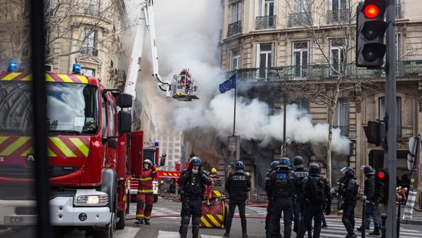 Yellow Vests protest in Paris on 16 March. - Sputnik International