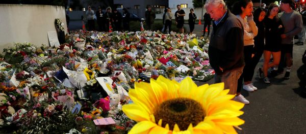 People visit a memorial site for victims of Friday's shooting, in front of the Masjid Al Noor mosque in Christchurch - Sputnik International