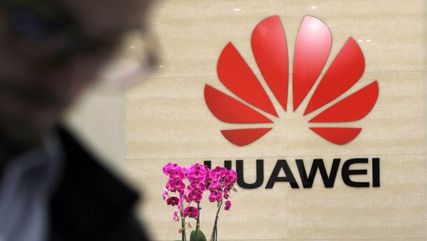 A logo of Huawei hangs in the lobby of the Cyber Security Lab at Huawei factory in Dongguan, China's Guangdong province - Sputnik International