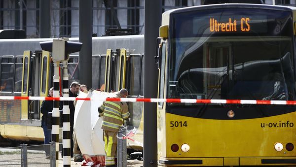 Police forces and emergency services stand at the 24 Oktoberplace in Utrecht, on March 18, 2019 where a shooting took place. - Sputnik International