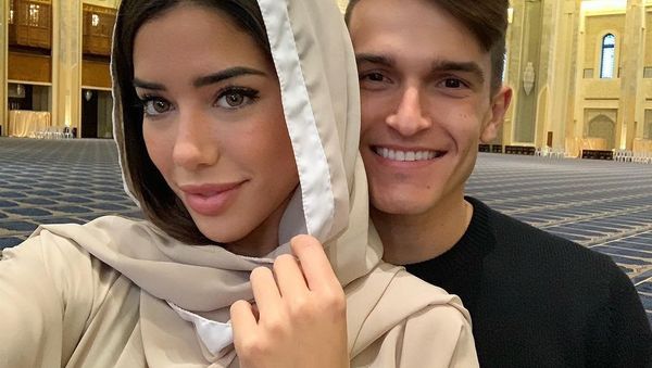 Denis Suarez, Nadia Aviles at the Grand Mosque, Kuwait - Sputnik International