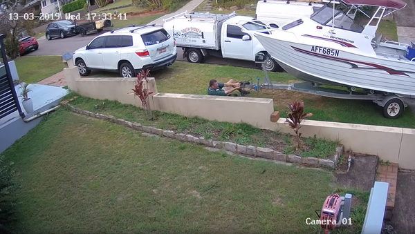 Fighting With Physics: Australian Dragged Down Asphalt by Runaway Boat - Sputnik International