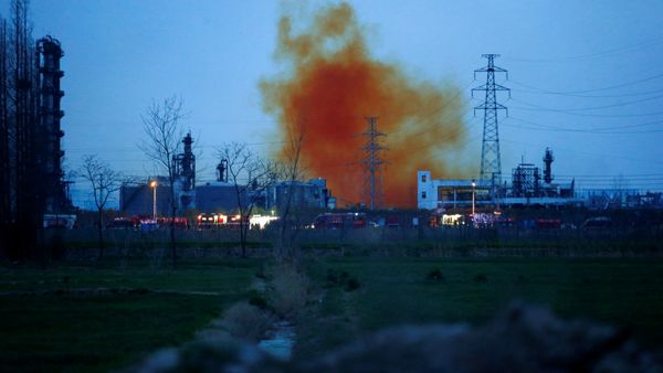 Smoke billows from the pesticide plant owned by Tianjiayi Chemical following an explosion, in Xiangshui county, Yancheng, Jiangsu province, China March 22, 2019. Smoke billows from the pesticide plant owned by Tianjiayi Chemical following an explosion, in Xiangshui county, Yancheng, Jiangsu province, China March 22, 2019. - Sputnik International