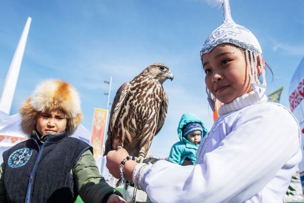 Girl Wearing National Outfits During Celebrations of Nowruz at Astana Expo in Nur-Sultan Girl Wearing National Outfits During Celebrations of Nowruz at Astana Expo in Nur-Sultan - Sputnik International