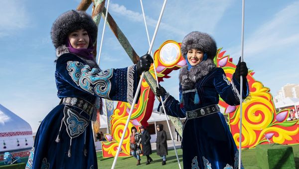 Girls Wearing National Outfits During Celebrations of Nowruz at Astana Expo in Nur-Sultan - Sputnik International