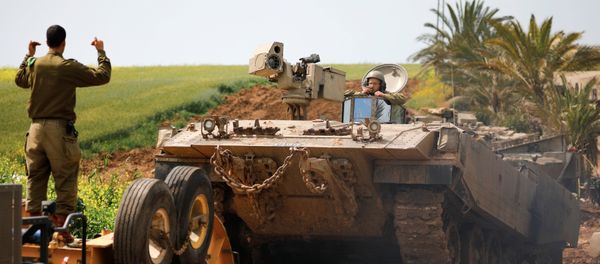 An Israeli soldier directs an armoured personnel carrier (APC) near the border between Israel and Gaza on its Israeli side, March 15, 2019 - Sputnik International