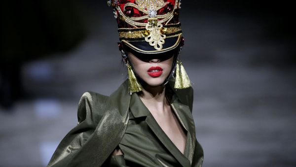 Military is New Sexy: Hu Sheguang Haute Couture Collection in Beijing - Sputnik International