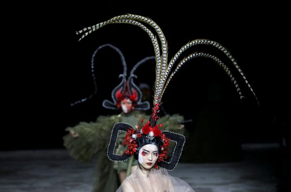 Military is New Sexy: Hu Sheguang Haute Couture Collection in Beijing Military is New Sexy: Hu Sheguang Haute Couture Collection in Beijing - Sputnik International