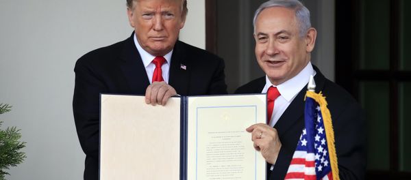 U.S. President Donald Trump and Israel's Prime Minister Benjamin Netanyahu hold up a proclamation recognizing Israel's sovereignty over the Golan Heights as Netanyahu exits the White House from the West Wing in Washington, U.S. March 25, 2019 - Sputnik International