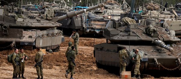 Israeli soldiers stand next to tanks and armoured personnel carriers (APC) near the border with Gaza, in southern Israel March 26, 2019. Israeli soldiers stand next to tanks and armoured personnel carriers (APC) near the border with Gaza, in southern Israel March 26, 2019. - Sputnik International