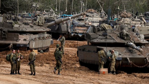 Israeli soldiers stand next to tanks and armoured personnel carriers (APC) near the border with Gaza, in southern Israel March 26, 2019. Israeli soldiers stand next to tanks and armoured personnel carriers (APC) near the border with Gaza, in southern Israel March 26, 2019. - Sputnik International