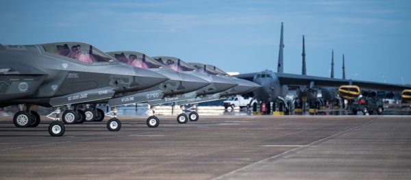 F-35 Lightning aircraft from Eglin Air Force Base, Fla., prepare for takeoff at Barksdale Air Force Base, La., Oct. 12, 2018. The aircraft evacuated to Barksdale to avoid possible damage from Hurricane Michael. F-35 Lightning aircraft from Eglin Air Force Base, Fla., prepare for takeoff at Barksdale Air Force Base, La., Oct. 12, 2018. The aircraft evacuated to Barksdale to avoid possible damage from Hurricane Michael. - Sputnik International
