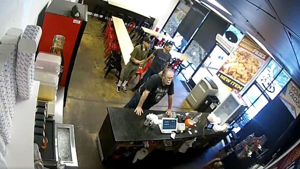 A customer at an Anaheim Taco restaurant goes on a racist rant - Sputnik International