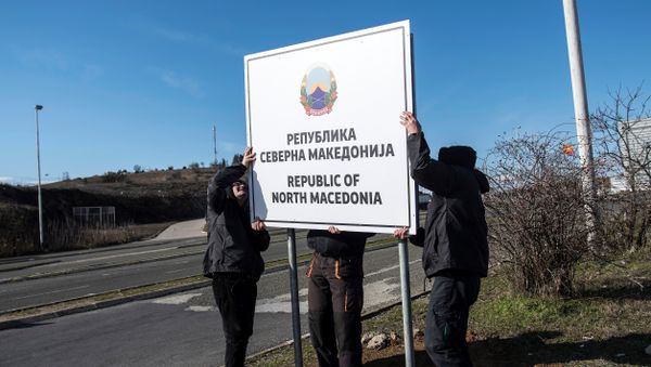 People are at work to set up a sign reading 'Republic of North Macedonia' - Sputnik International
