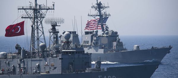 The Turkish G-Class frigate TCG Gaziantep is underway in formation USS Donald Cook (DDG 75) The Turkish G-Class frigate TCG Gaziantep is underway in formation USS Donald Cook (DDG 75) - Sputnik International