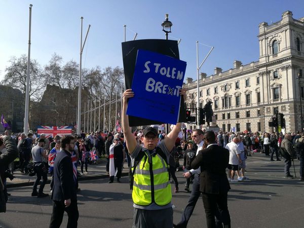 'Feels Like Betrayal': Pro-Brexit Protesters Rally in Front of UK Parl't (PHOTO) - Sputnik International