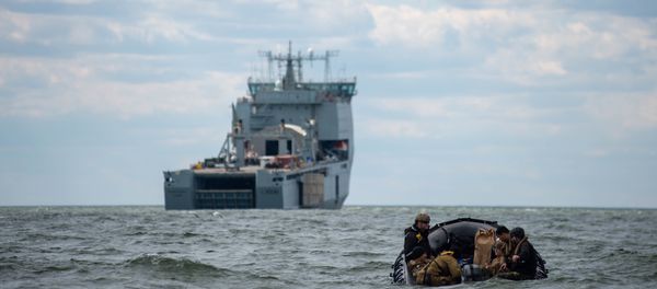 Sailors assigned to Explosive Ordnance Disposal Mobile Unit (EODMU) 2 man a combat rubber raiding craft while underway with the Royal Fleet Auxiliary landing ship dock Mounts Bay during a mine countermeasures (MCM) task group experiment. Sailors assigned to Explosive Ordnance Disposal Mobile Unit (EODMU) 2 man a combat rubber raiding craft while underway with the Royal Fleet Auxiliary landing ship dock Mounts Bay during a mine countermeasures (MCM) task group experiment. - Sputnik International