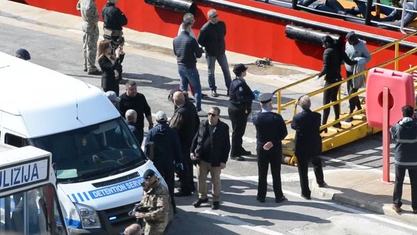 On Thursday, Maltese armed forces stormed the vessel and detained five migrants suspected of leading the hijacking after the ship docked in the capital Valletta - Sputnik International