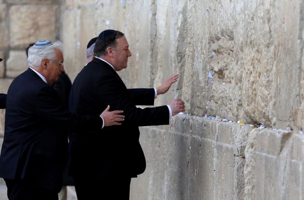 U.S. Secretary of State Mike Pompeo and U.S. Ambassador to Israel David Friedman touch the stones of the Western Wall during a visit to the site in Jerusalem's Old City March 21, 2019 - Sputnik International
