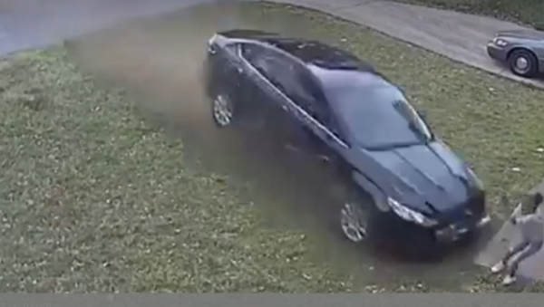 Nine-Year-Old US Girl Run Down in Her Front Yard in Hit and Run - Sputnik International