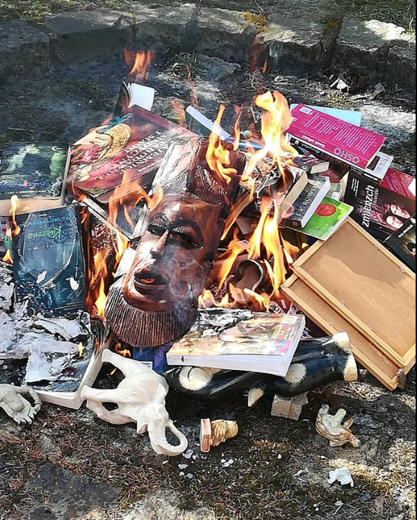 Polish priests burn Harry Potter books, among other items Polish priests burn Harry Potter books, among other items - Sputnik International